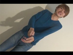 【ゲイ動画ビデオ】細身のジャニーズ系の素人の男がオナホールを装着されながらチンコをいじられ続けることになる！