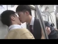 【ゲイ動画】可愛らしい男子校生が電車で若いスーツリーマンに痴漢されて他の乗客がいるのにも関わらず犯されてしまう！
